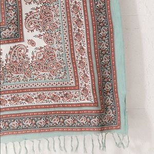 MAGICAL THINKING PAISLEY MEDALLION TAPESTRY